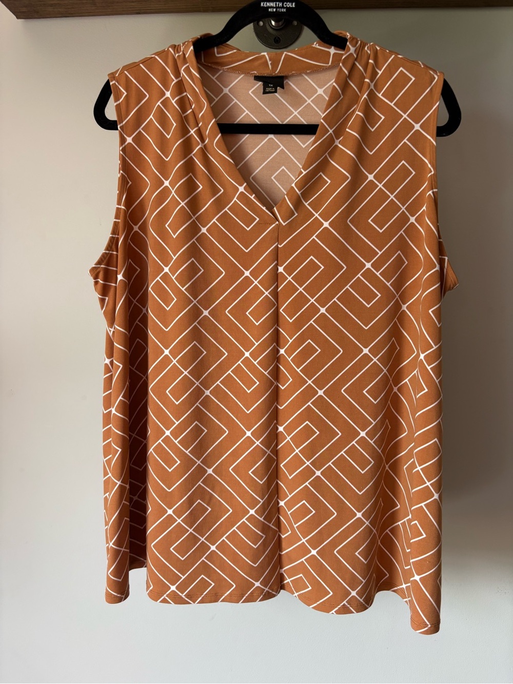 Worthington Rust Geometric V-Neck Sleeveless Top